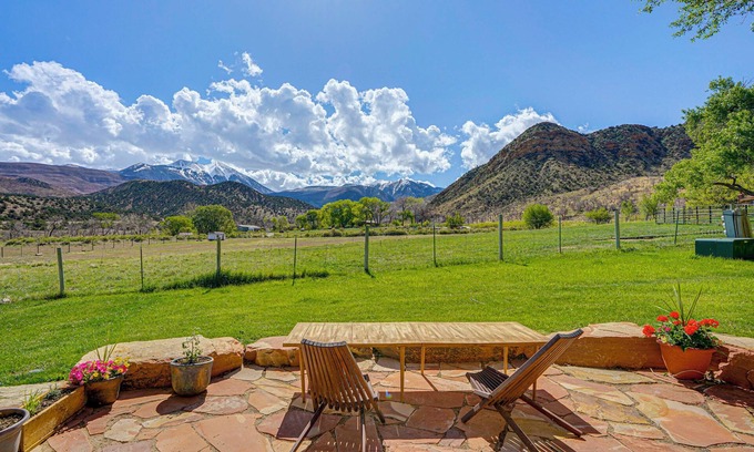 Spanish Valley Cabin | 14 Mi to Main Street Moab: Cabin w/Hot Tub Access