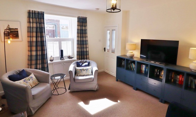 Kirkcudbright Cottage | 14 Union Street - sleeps 4 guests in 2 bedrooms