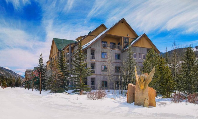 River Run Hotel | 1400 m² Hotel ∙ 3 bedrooms ∙ 11 guests