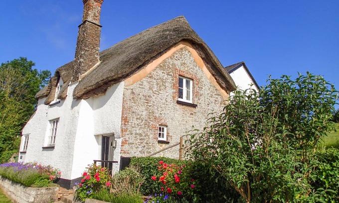Crediton Cottage | 145 m² Cottage ∙ 4 bedrooms ∙ 8 guests