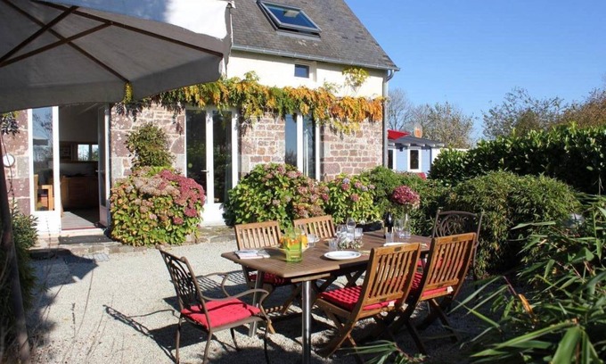 Sourdeval-les-Bois House | 145 m² House ∙ 3 bedrooms ∙ 6 guests