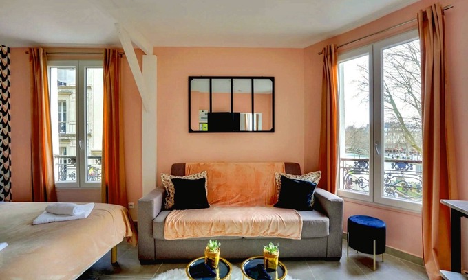 Hopital Saint-Louis Apartment | 145 Suite Marco - Superb apartment in Paris