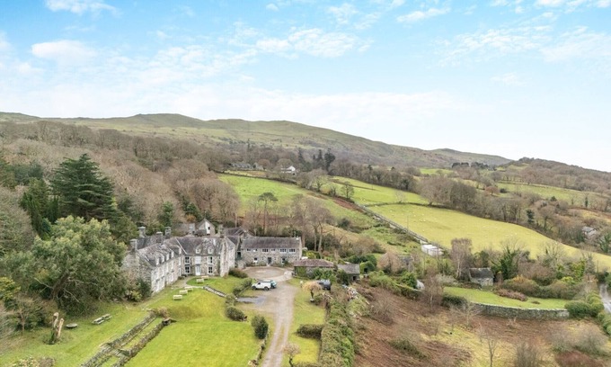 Talsarnau House | 14th Century Retreat