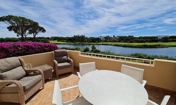 Quinta do Lago Apartment | 15%discount July dates! 2 bed apartment with lake views Sao Lourenço Quinta Lago