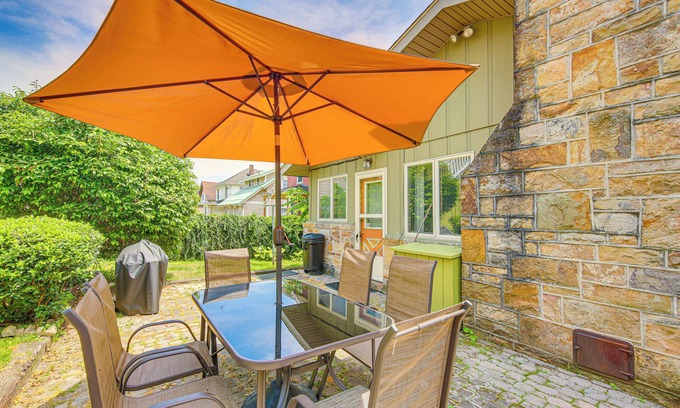 Somerset House | 15 Mi to Seven Springs Resort: Somerset Home!