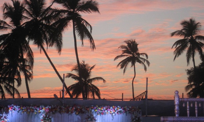 Betalbatim House | 15 min walk to beach, swim pool in season, beautiful garden, cook on request
