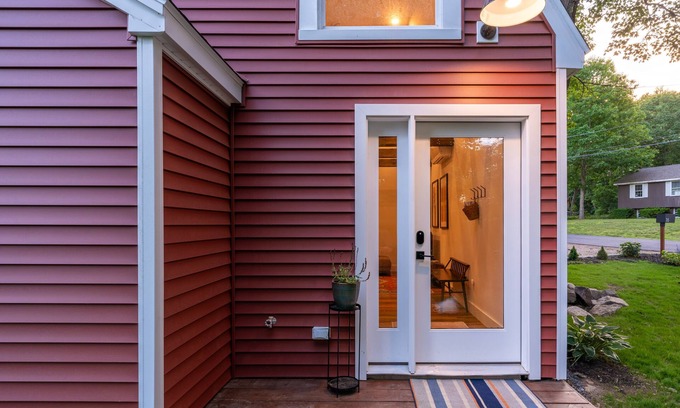York Harbor Cottage | 15 min walk to the beach!