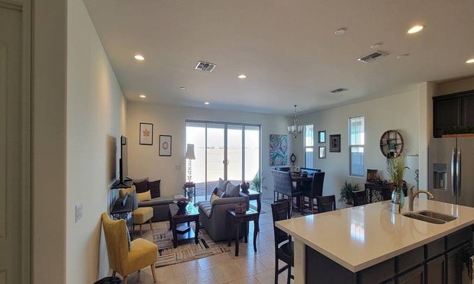 Tolleson House | 🌟 15-mins to Super Bowl 🏈 ‼️ Family-sized house w/fire pit.
