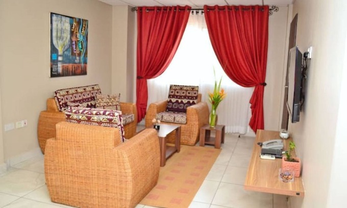 Kokomlemle Apartment | 15 Minutes from Accra City Center 2BDR apartment/2.5 Bathrooms