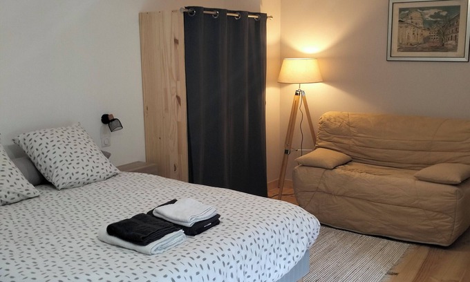 Saint-Junien Bed & Breakfast | 15 mns from the martyred village of Oradour, independent guest rooms in a quiet location.
