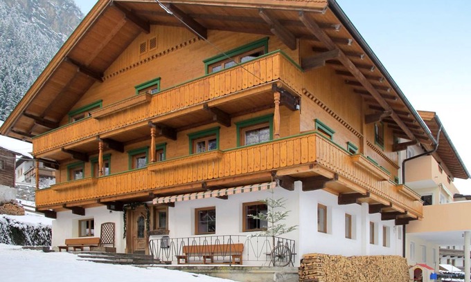 Burgstall House | 150 m² House ∙ 6 bedrooms ∙ 14 guests