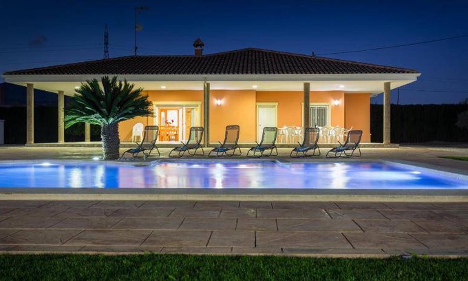 Crevillente Villa | 150 m² Villa ∙ 3 bedrooms ∙ 8 guests