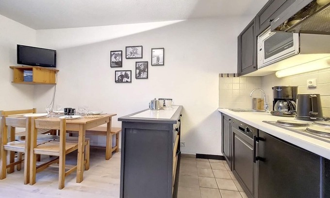 Saint-Martin-de-Belleville Apartment | 150m from ski slopes, 2nd floor, view mountain, balcony, tv, ski locker, 29m²