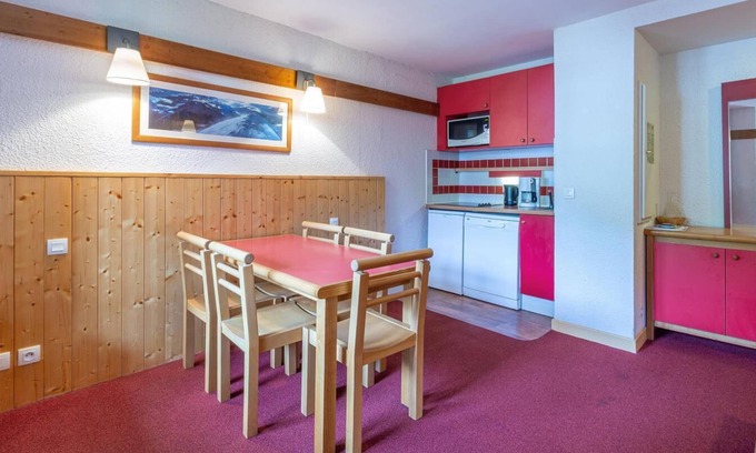 Plagne 1800 Apartment | 150m from shops, floor -2, view mountain, swimming pool, balcony, ski locker, 34m², La Plagne
