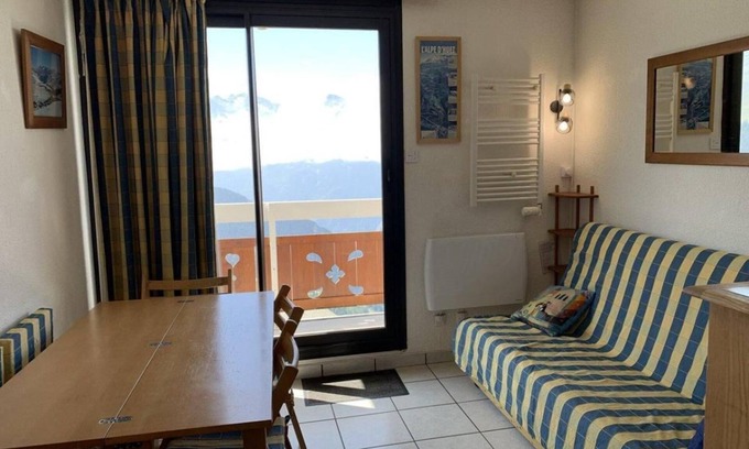 Eclose-Est Apartment | 150m from ski slopes, 4th floor, balcony, tv, ski locker, 23m², Alpe d'Huez