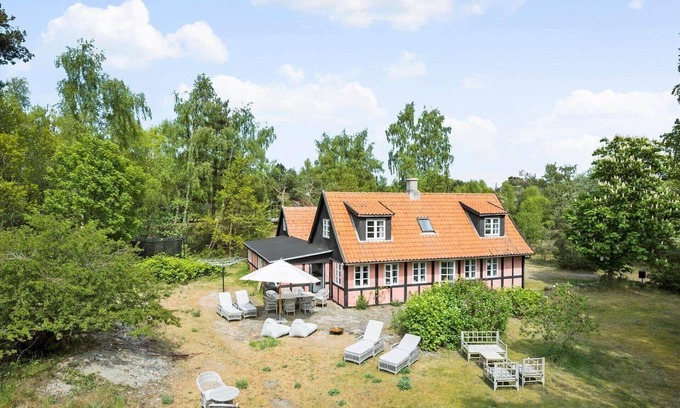 Oster Somarken House | 1550 Aakirkeby - Trommerebakken 12