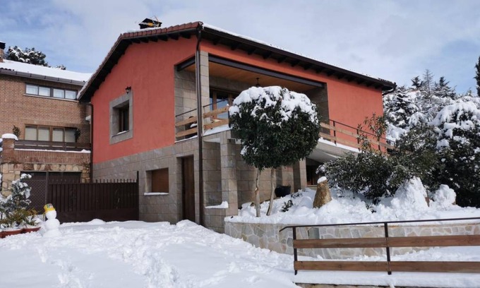 Robledo de Chavela House | 158 m² House ∙ 5 bedrooms ∙ 17 guests