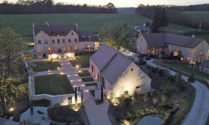 Saint-Jean-de-Trezy Hotel | 159 m² Hotel ∙ 2 bedrooms ∙ 4 guests