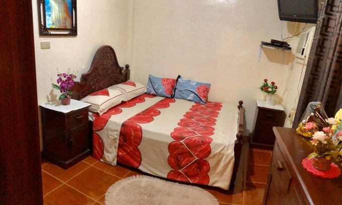 Bantay House | 15pax-2 minutes to Vigan-RoseandFer Transient-2 Bedroom House