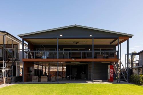 Pellaring Flat House | 16 Pellaring Lane Pellaring Flat