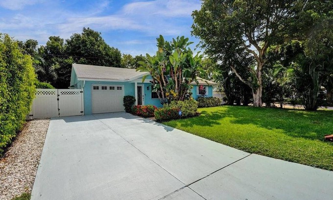 Tropic Palms House | 160 m² House ∙ 3 bedrooms ∙ 6 guests