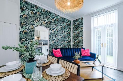 Anfield House | 17 Anfield House sleeps 12 7min walk to stadium