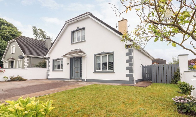 Killorglin Cottage | 17 CLOVER HILL, pet friendly in Killorglin, County Kerry