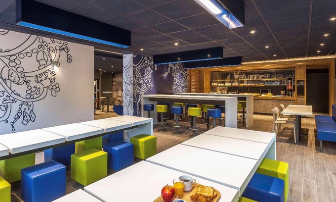 Manises Hotel | 17 m² Hotel ∙ 127 guests