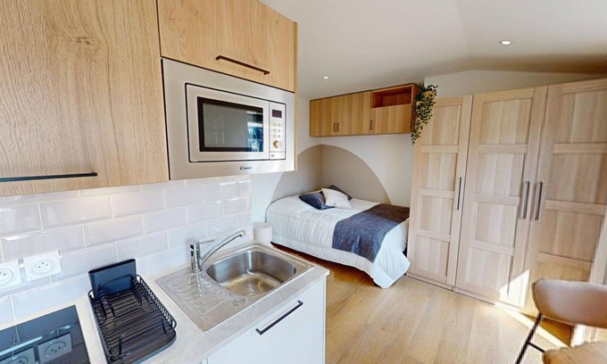 Quartier du Faubourg-Montmartre Resort | 17 m² Private room ∙ 1 bedroom ∙ 1 guest