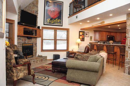 Lone Rock House | 177 m² House ∙ 2 bedrooms ∙ 6 guests