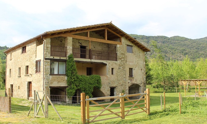 La Vall d'en Bas House | 17th Century House (Full rental) 10 people