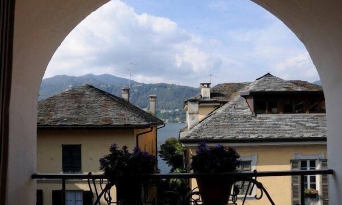 Orta San Giulio House | 17th century building in the historic center of Lake Orta