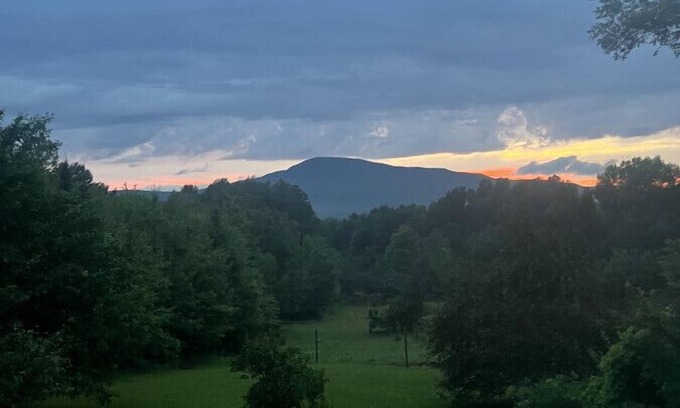 Wolcott House | 18 Acre Vermont Farm With Mountain View Near Stowe