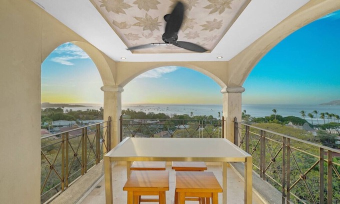 Tamarindo Apartment | 180 Degree Ocean view penthouse right in town