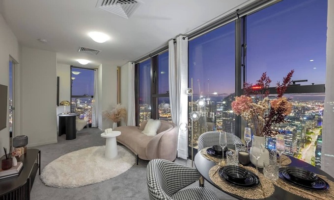 Melbourne Central Business District Apartment | 180-Degree Views with Premier Executive Style Living