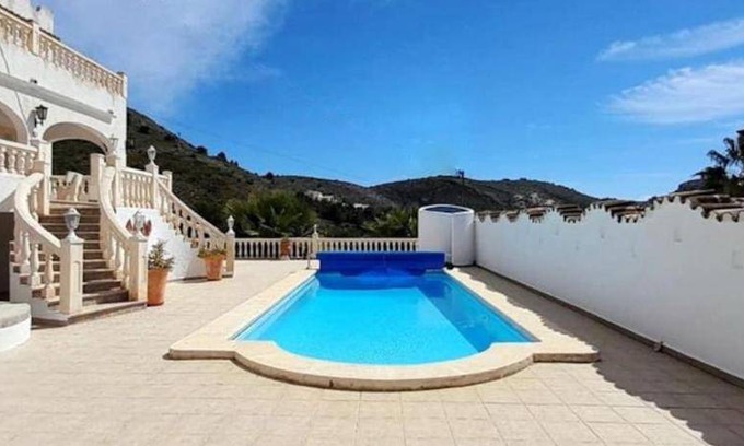 Arnella Villa | 1800 m² Villa ∙ 5 bedrooms ∙ 10 guests