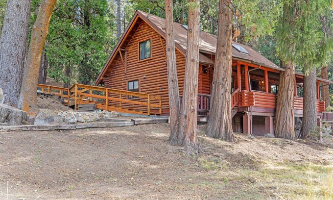Pine Cove Cabin | 181 m² Cabin ∙ 2 bedrooms ∙ 6 guests