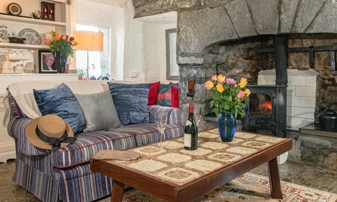 Fanore Cottage | "1844 Seascape Cottage" Wild Atlantic Way in Fanore.