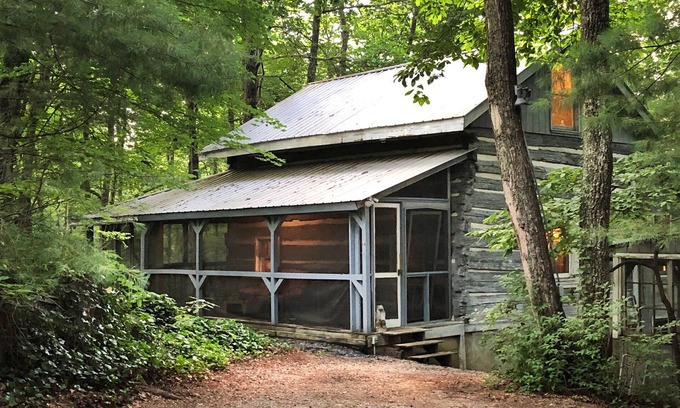 Saluda Cabin | 1890's Cabin With Modern Conveniences on a Beautiful Lake !