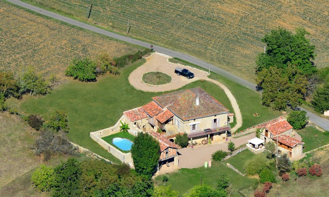Varen House | 18th-century gîte for 14 people