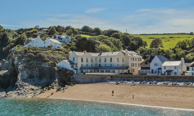 Torcross Apartment | 19 At The Beach - an apartment that sleeps 4 guests in 1 bedroom