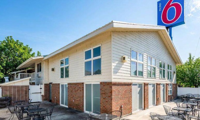 Clarkston Hotel | 19 m² Hotel ∙ 127 guests
