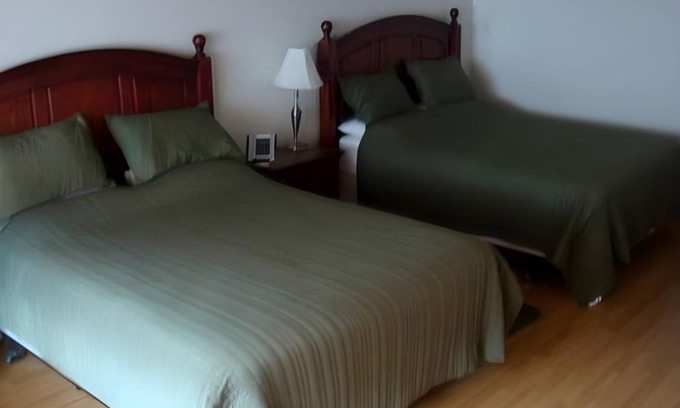 Truro Hotel | 19 mΒ² Motel β 4 guests