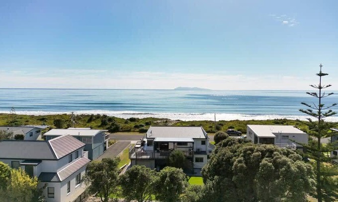 Waihi Beach House | 190 m² House ∙ 2 bedrooms ∙ 8 guests