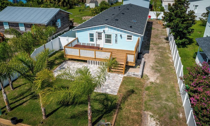Palm Coast House | 1900 sq.ft., 4-bedroom, 2-bath, dog-friendly, kayak & paddle gear, unground pool, walking distance to Hammock Beach.