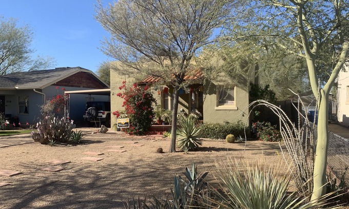 Encanto House | 1920's bungalow in Coronado District. Minutes to DTWN, cafes, arts & events!