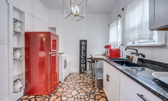 Tucson House | 1926 Historic Duplex/Near U of A/1 BR 1 BA