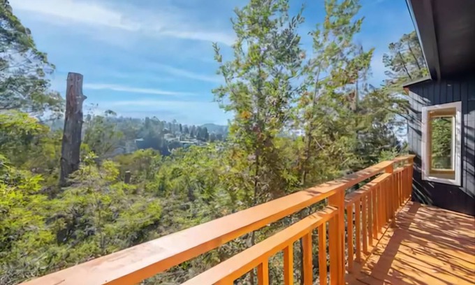 Montclair House | 193 m² House ∙ 3 bedrooms ∙ 6 guests