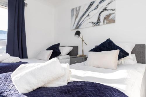 Crawley City Centre House | 19A The Broadwalk - Stylish & Cozy 1BR in the Heart of Crawley near GATWICK Airport