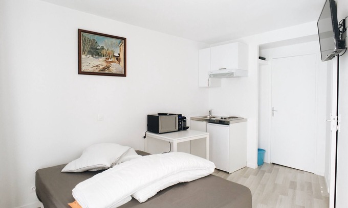 Saint-Lambert Apartment | 19m2 Studio with air conditioning In The 15th